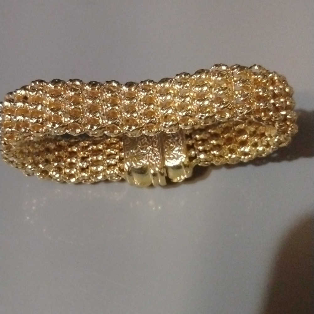 Magnetic gold tone bracelet NWT (sku 1245) - Picture 6 of 9